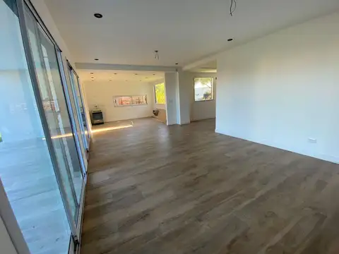 CASA 4 AMB EN VENTA EN BARRIO SANTA EMILIA