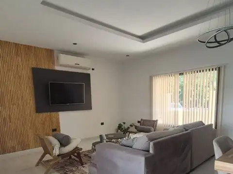 VTA CASA DE CATEGORIA C/PILETA GOUDE-APTA CREDITO