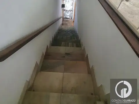 Casa en Venta de 4 Dormitorios en Barrio Azcuénaga