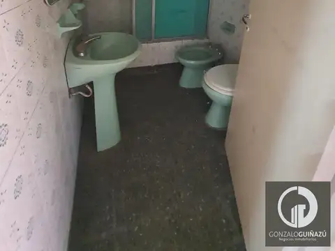 Casa 6 ambientes con 2 baños