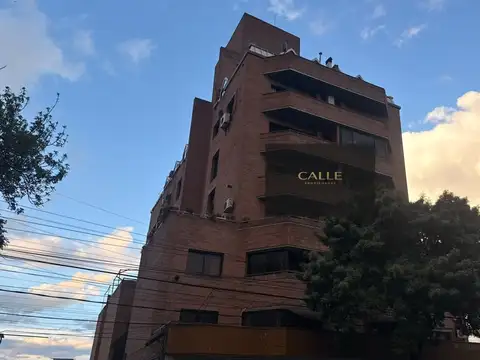 Departamento en alquiler c/ cochera en 1.ª Sección Parque Central