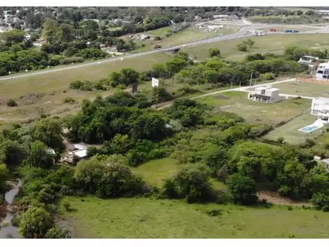 Amplio terreno de 3.500 m2  en zona cabecera puente Rosario Victoria, excelente superficie y vi...