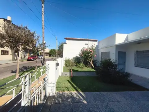 CASA 3 AMBIENTES JARDIN APTO CREDITO ALDO BONZI