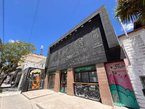 ALQUILER LOCAL CON PATIO SOBRE AVENIDA CONSTITUCION