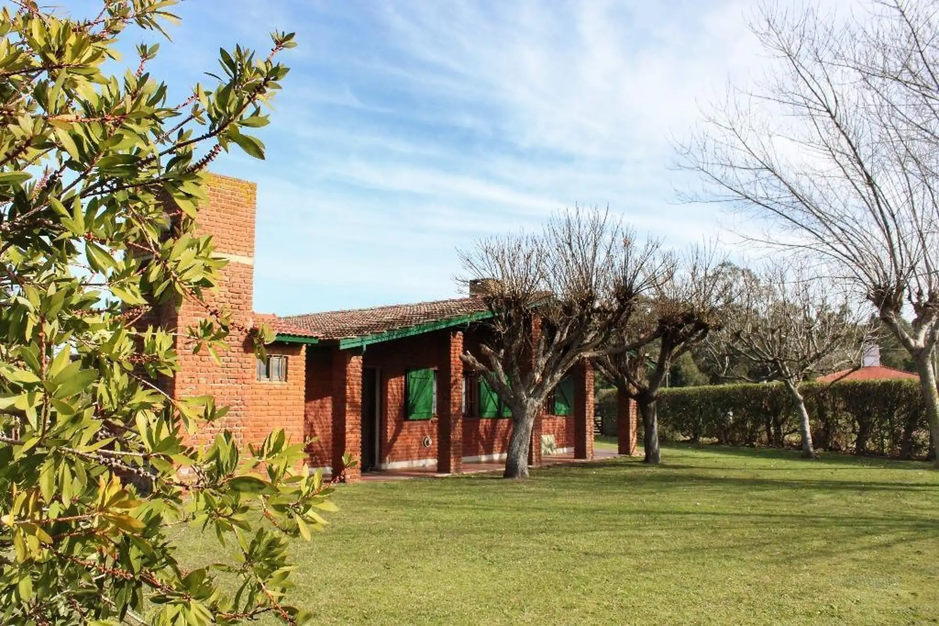 Casa estilo campo 3 amb, 81m² con jardín — Chapadmalal