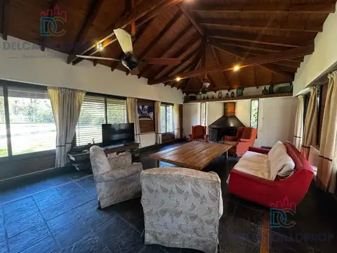 Casa en Venta con 2 cocheras