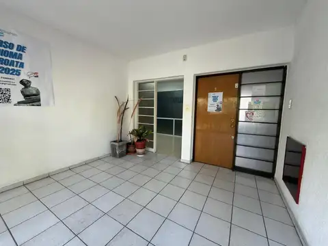 Oficina 5 ambientes con 1 baño