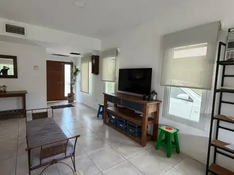 Casa en Venta en La Cañada - Los Arces, USD 190.000