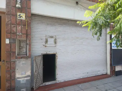 LOCAL SOBRE AV MADARIAGA EN SARANDI