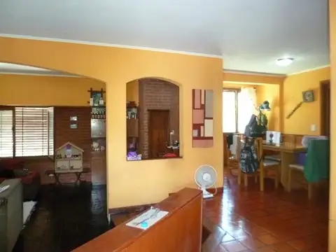 Chalet de 5 Ambientes en Esquina