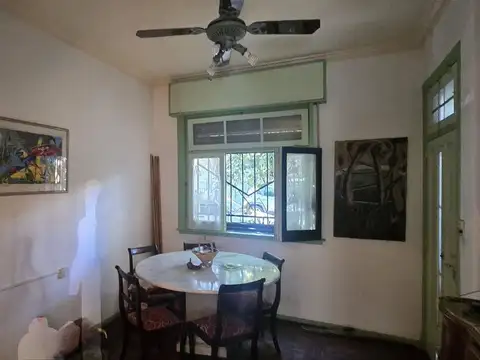 VENTA CASA LOTE  3 AMB  LUMINOSO GARAGE PATIO LAV