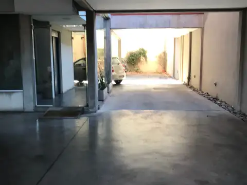 Presidente Hipólito Yrigoyen 1900, Piso 1