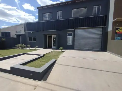 Galpón mas 2 amplios monoambientes 