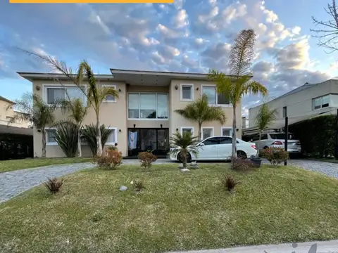 VENTA - CASA DE DOS PLANTAS BARRIO SEPTIEMBRE 