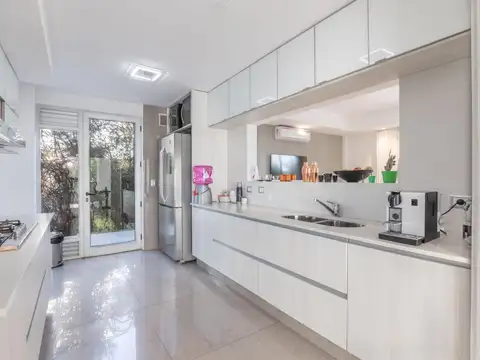 Casa 5 ambientes con 4 baños