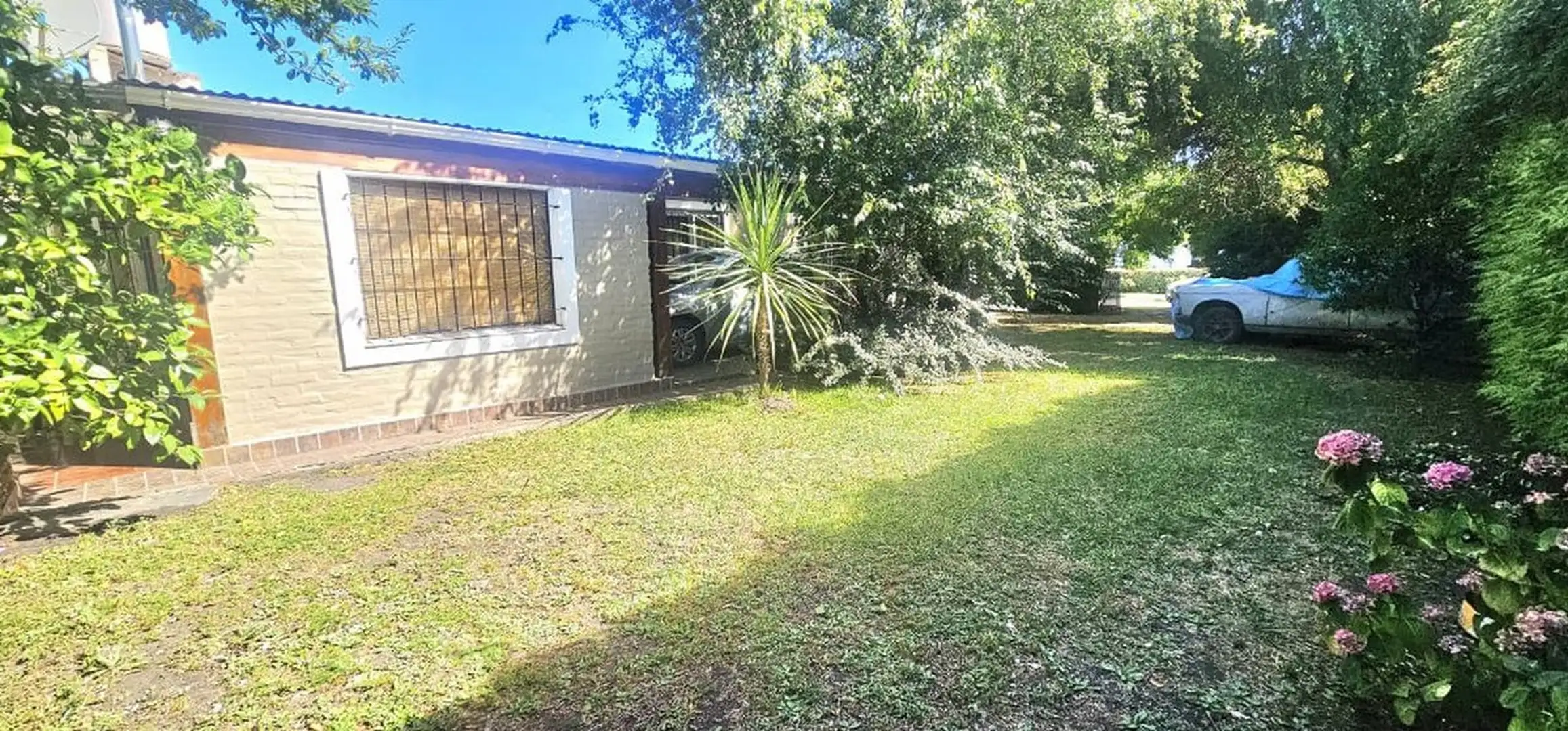 Venta casa 3, cochera y amplio parque ACANTILADOS