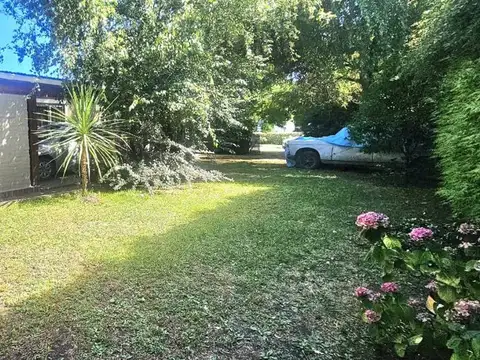 Venta casa 3, cochera y amplio parque ACANTILADOS