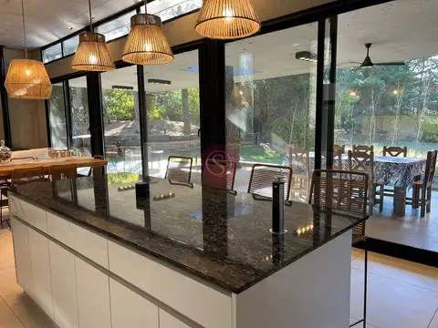 Casa en Alquiler Temporal en Barrio Ecuestre, USD 7.500