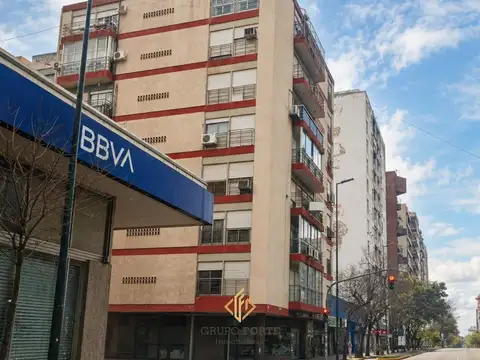 SEMIPISO EN VENTA COLÓN ESQUINA SUCRE APTO CRÉDITO