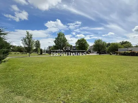 Ayres Plaza
