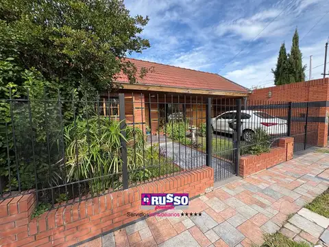 Casa en Venta en Isidro Casanova, USD 170.000