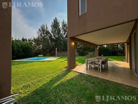 Casa 5 ambientes con 2 baños