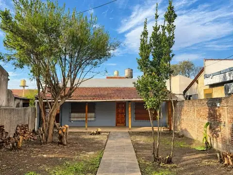 CASA 3 AMBIENTES CON PARQUE Y PATIO