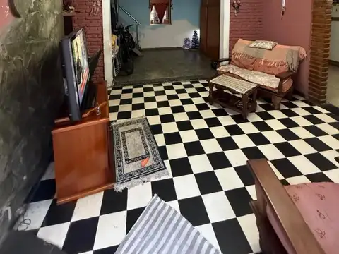 O Higgins 977 , Piso PB