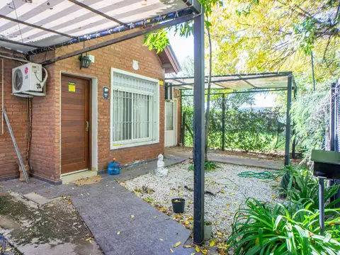 Casa 5 ambientes con 2 baños
