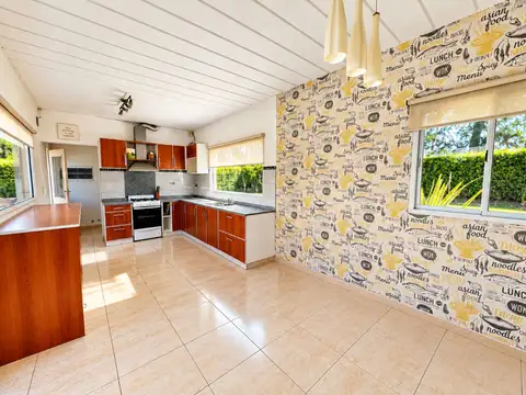 Casa en Venta con 2 cocheras