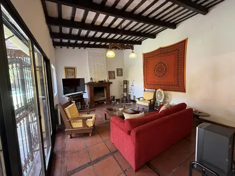 Casa en Venta con 2 cocheras