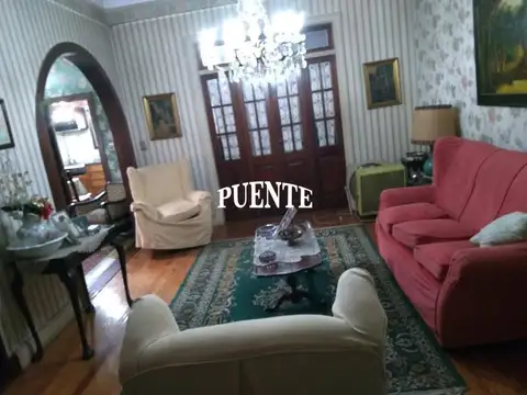 Casa 6 ambientes con 2 baños