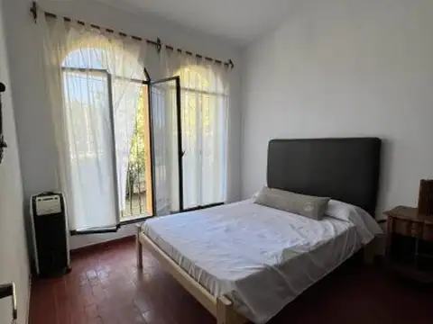 Casa en Alquiler con 2 cocheras
