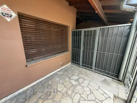 Casa 2 ambientes con 2 baños