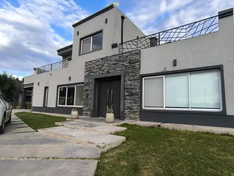 Venta Casa 6 Habitaciones - Piscina Galería Horizontes al Sur 100