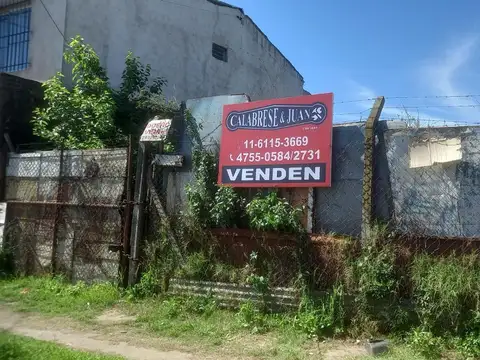 Lote sobre calle Los Jazmines