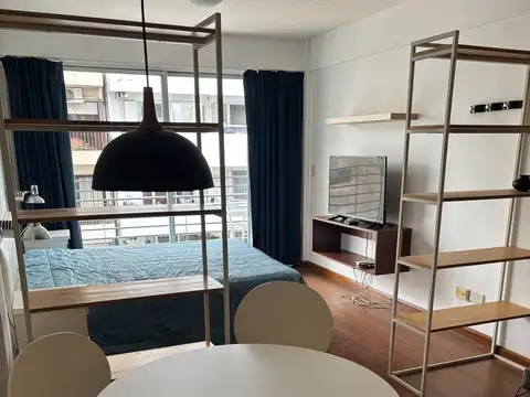 Alquilo Temporario en Recoleta, amplio monoambiente dividido. En edificio con amenities.