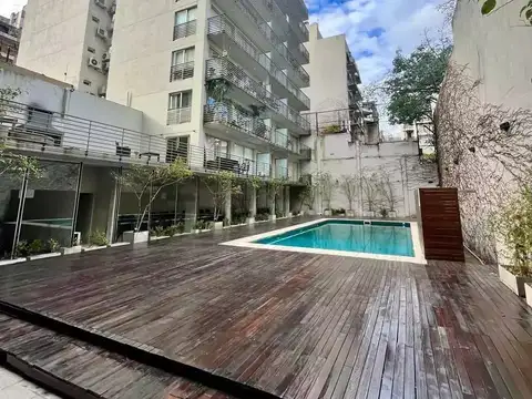 Alquilo Temporario en Recoleta, amplio monoambiente dividido. Balcón al frente. Amenities.