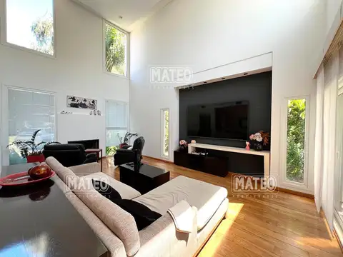 Casa en Venta en Campos De Alvarez, USD 650.000