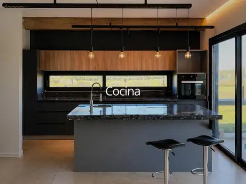 Casa en Venta con 6 cocheras