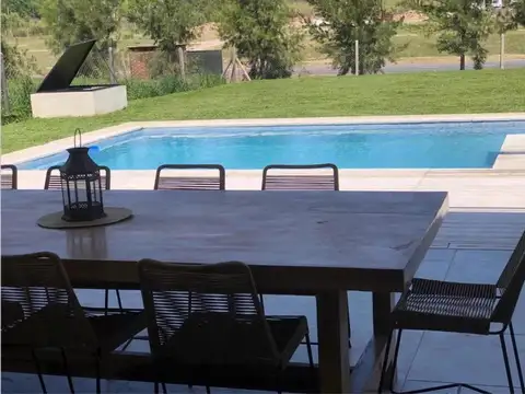 Casa 5 ambientes con 4 baños