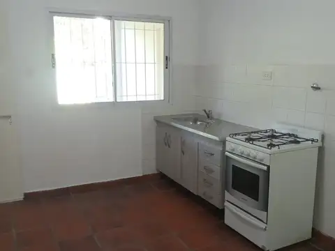 Casa 3 ambientes con 1 baño