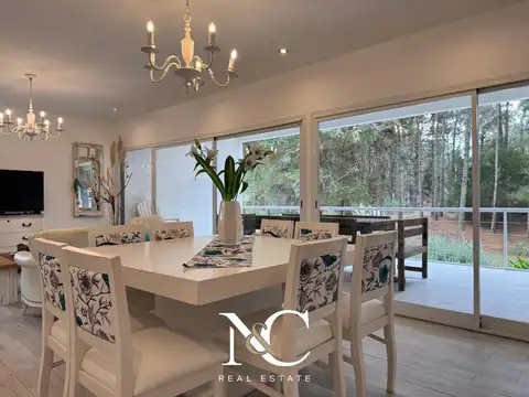 Casa en venta en Costa Esmeralda fondo arbolado
