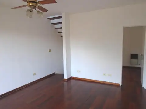 Depto Tipo Casa en Alquiler de 4 ambientes