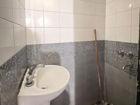 Casa 8 ambientes con 5 baños