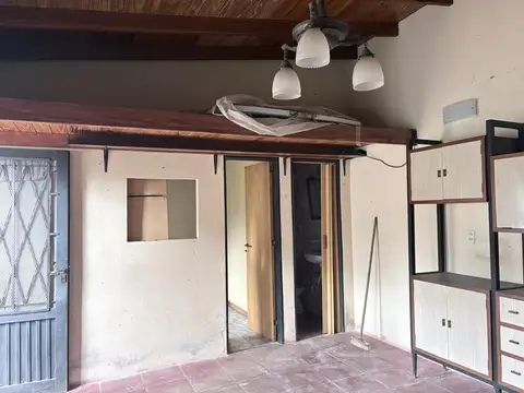 Casa de pasillo no PH - Patio verde y Pileta - Echevarría  al 500