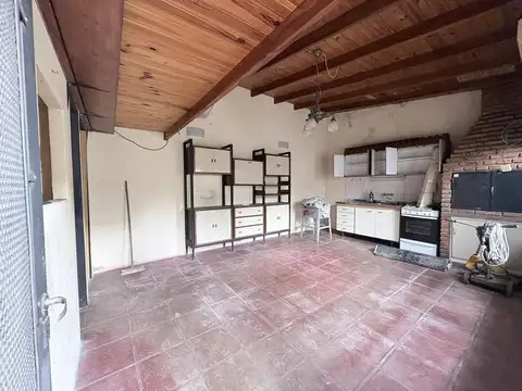 Casa de pasillo no PH - Patio verde y Pileta - Echevarría  al 500