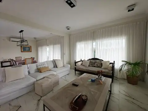 Casa en venta en Los Jazmines . Apta Credito