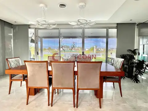 Casa en Venta con 7 cocheras