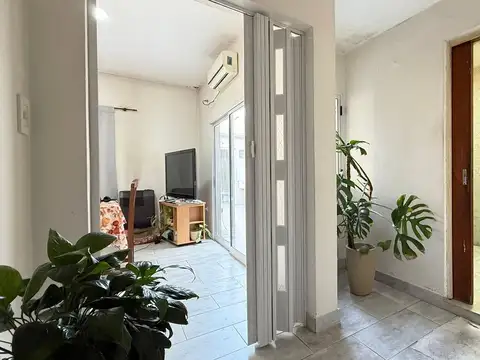 VENTA DE CASA  3 AMB CON COCHERA- VALENTIN ALSINA